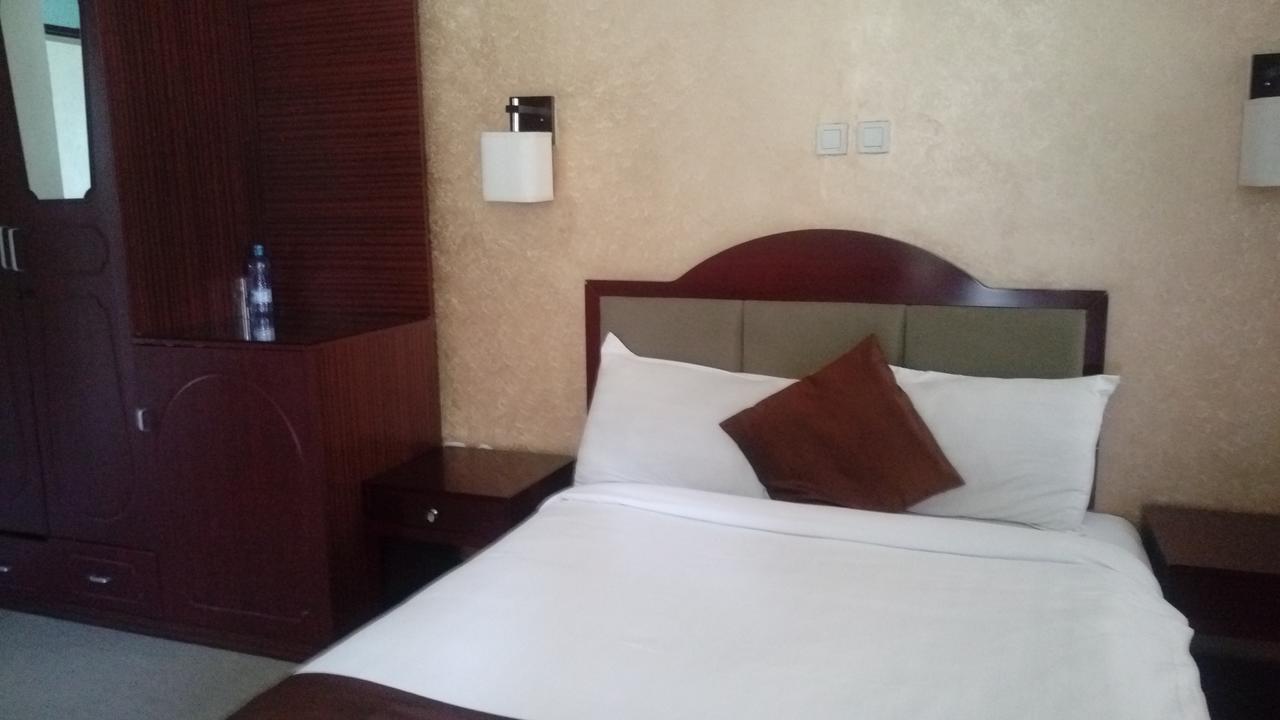 Manrashiwa Hotel Addis Ababa Exteriör bild